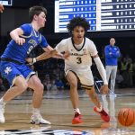 Vanderbilt and Kentucky play basketball.
